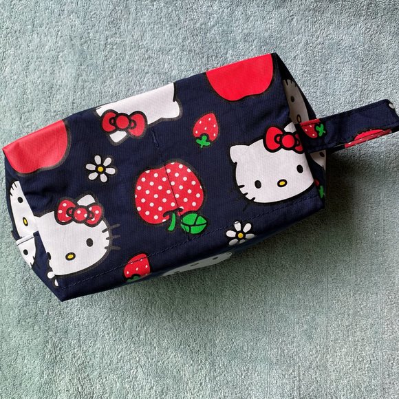 BAGGU Handbags - NWT BAGGU Dopp Kit, Hello Kitty & Apple